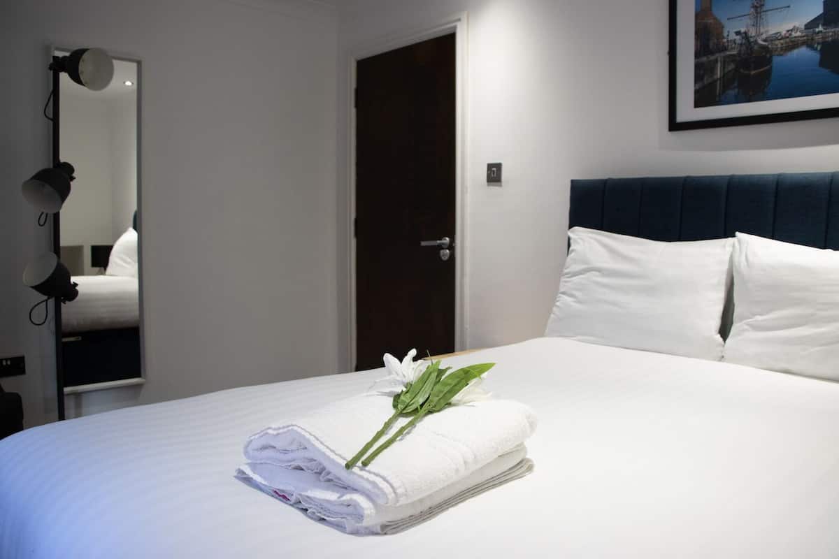 2 bedrooms, iron/ironing board, free WiFi, bed sheets