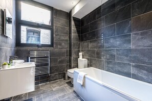 Bathroom - UStay 27 Stanley Street Party Apartments (Liverpool)