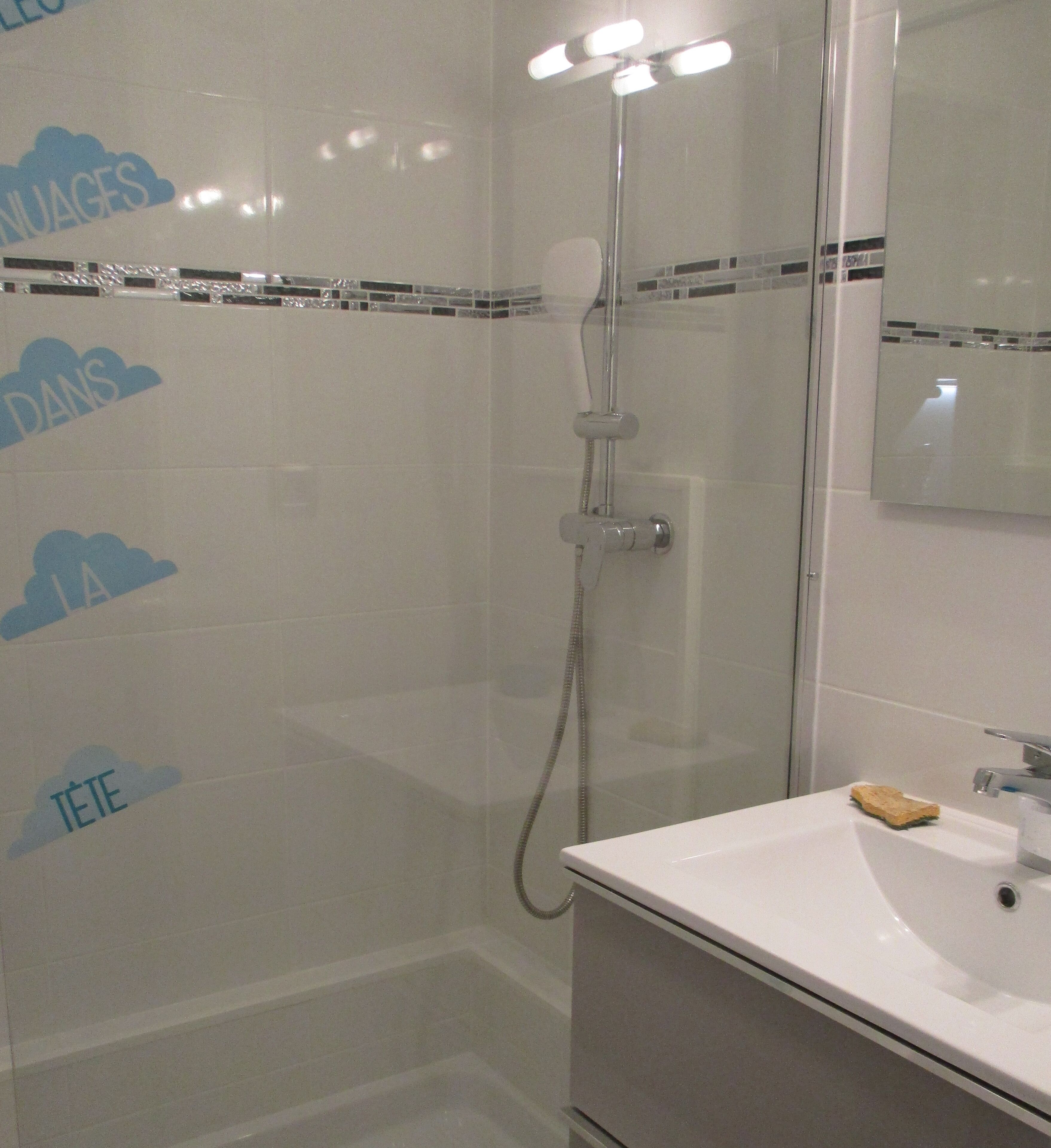 Een douche, toiletpapier