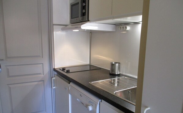 Microwave, dishwasher
