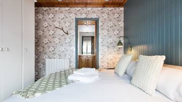 2 chambres, fer et planche à repasser, accès Internet, draps fournis