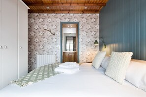 2 habitaciones, tabla de planchar con plancha, internet y ropa de cama 