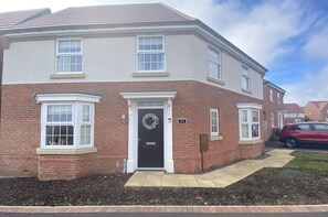 House, Multiple Beds | Exterior - Charming 4-bed House in Grantham (Grantham)