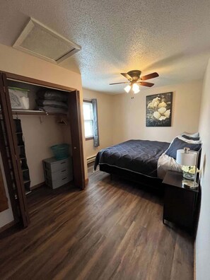 1 bedroom, iron/ironing board, WiFi, bed sheets - 1 Bed 1 Bath Apartment at Northtowne Apartments! (Tomah)