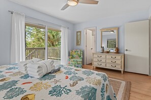 4 bedrooms, desk, iron/ironing board, travel crib - Driftwood – 2nd Row Sea Pines Home, Retro Charm, Sleeps 8, Steps to Beach (Hilton Head Island)