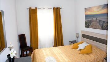 2 bedrooms, iron/ironing board, bed sheets