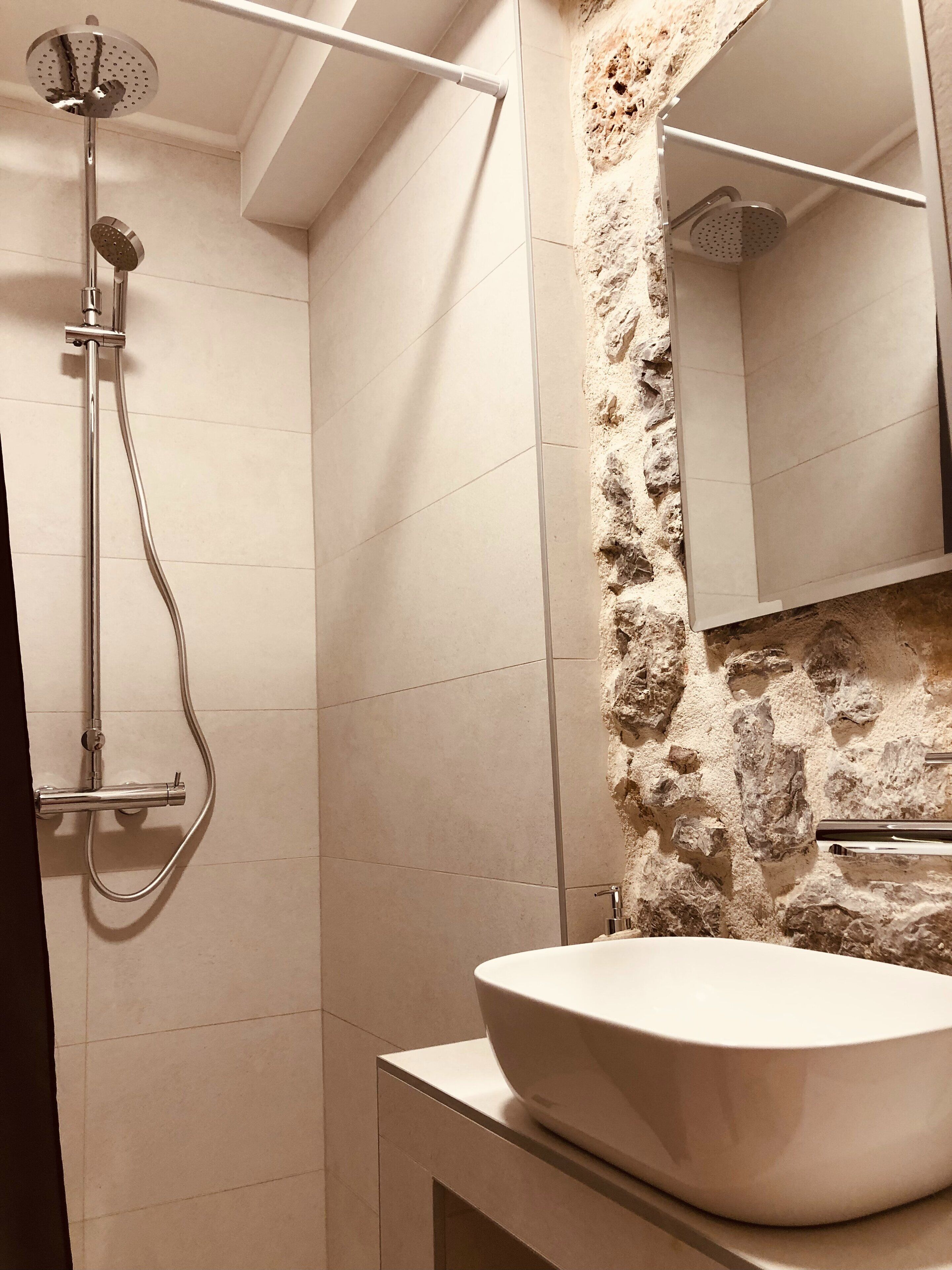 Quarto casal ou duplo clássico, banheiro compartilhado | Banheiro compartilhado