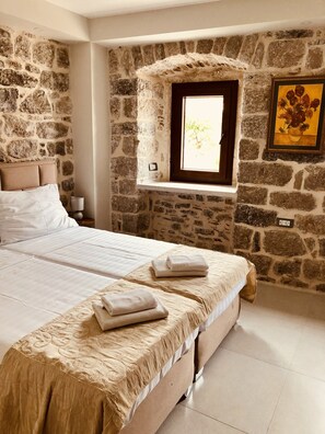 Classic Double or Twin Room, Shared Bathroom | Blackout curtains, free WiFi, bed sheets - Giraffe (Tivat)