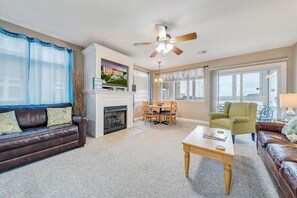 TV, fireplace