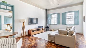 32-tums smart-tv med digitalkanaler, tv och Netflix