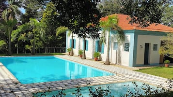 2 piscinas al aire libre, sombrillas, tumbonas