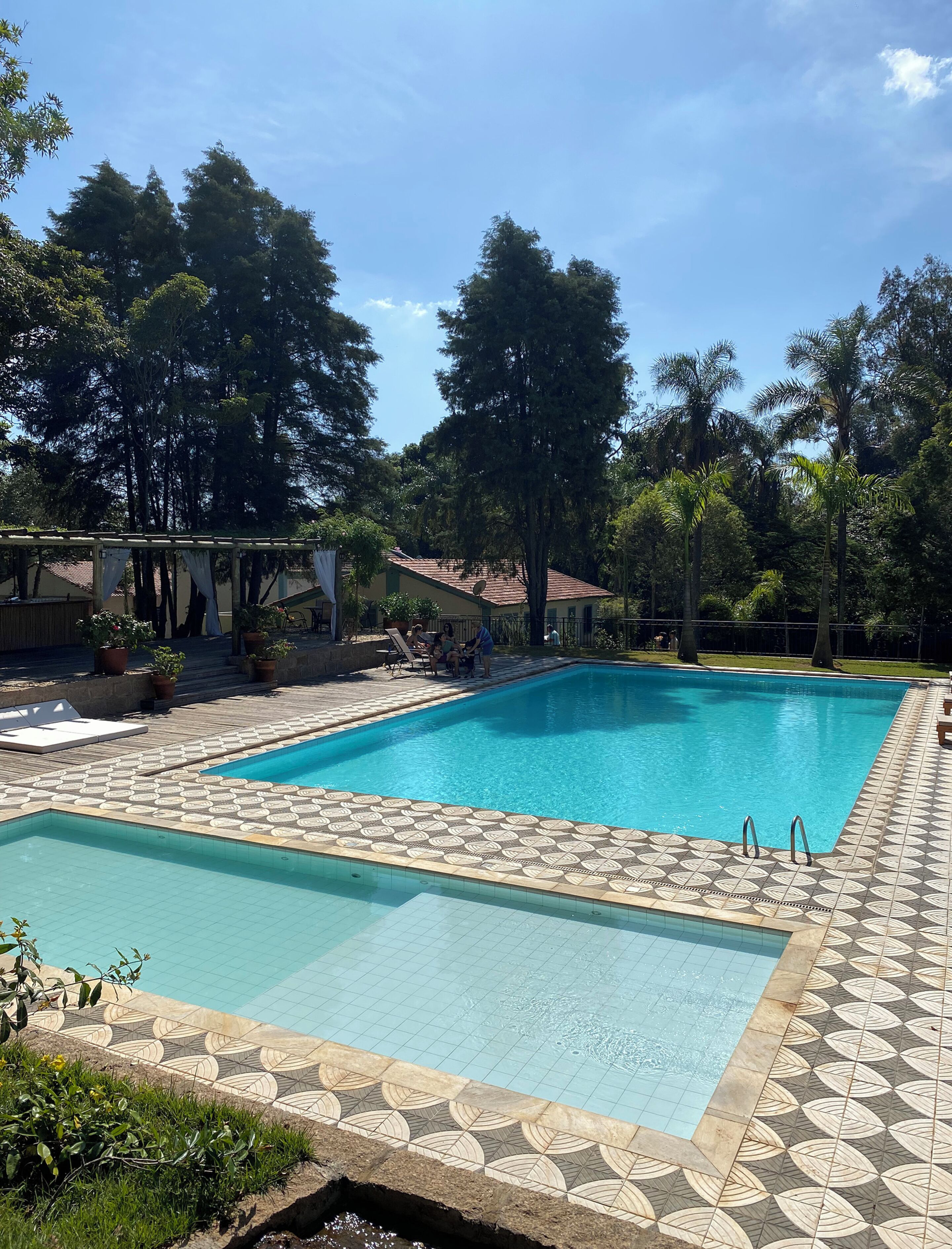 2 piscinas externas, guarda-sóis, espreguiçadeiras