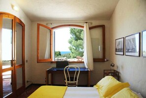 5 habitaciones, tabla de planchar con plancha y cuna de viaje 