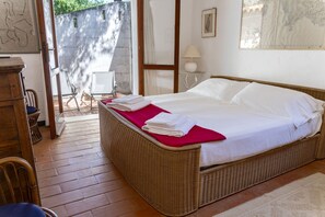 5 chambres, fer et planche à repasser, lit parapluie, Wi-Fi gratuit