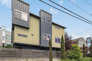 Exterior - Perch - Marion Manor 13: Spacious & cozy living in the heart of Seattle (Seattle)