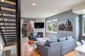 Smart TV, fireplace