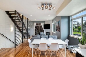 Dining - Perch - Marion Manor 13: Spacious & cozy living in the heart of Seattle (Seattle)