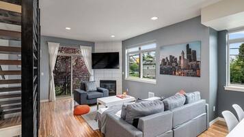Smart TV y chimenea