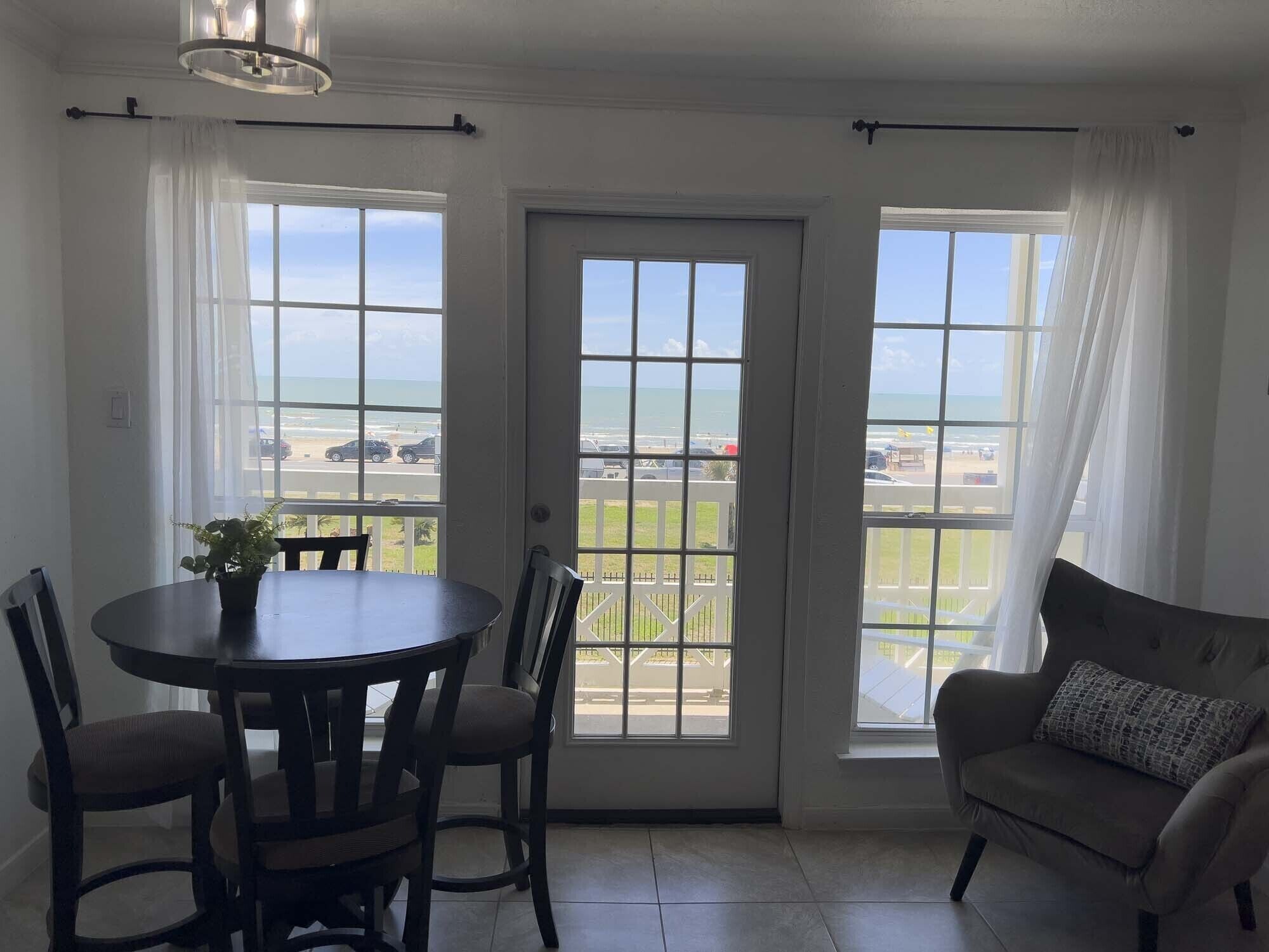 Apartment, Mehrere Betten, Whirlpool, Strandblick (#8201 - No Pets) | Speisen