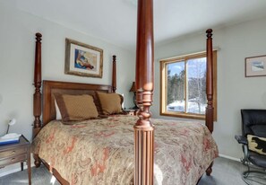 5 bedrooms, iron/ironing board, WiFi, bed sheets