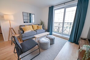 Apartment, Private Bathroom, Harbour View (Waterloo Quay) | Lounge - Waterloo Quay Apartment Private Parking (Liverpool)