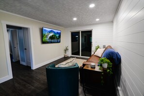 Smart TV, fireplace, books, offices