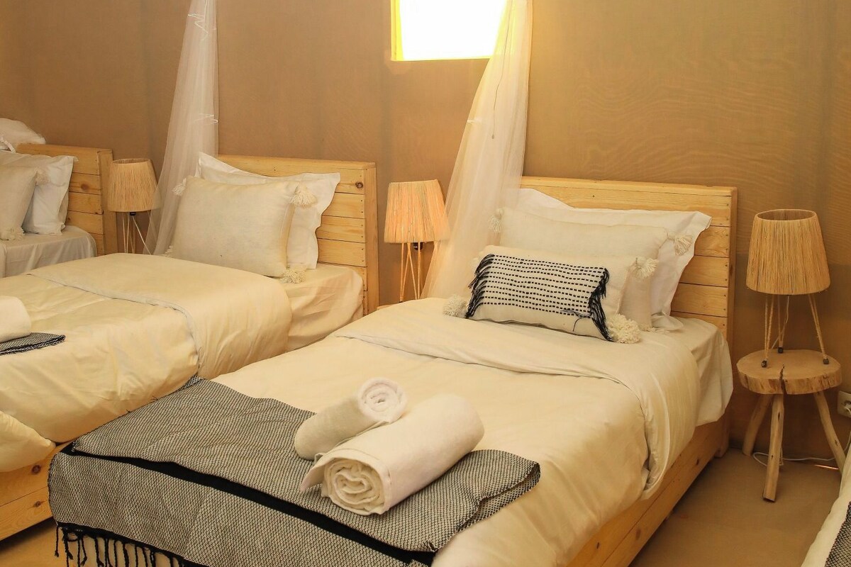 WiFi (free), bed sheets