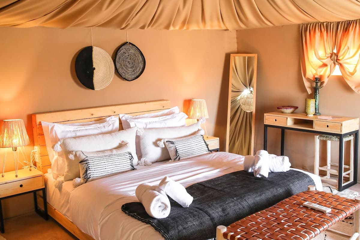 Free WiFi, bed sheets