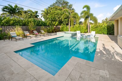 Amazing private pool-spa home just blocks from the beach. 
