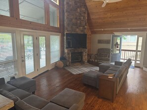 Smart TV, fireplace, ping pong