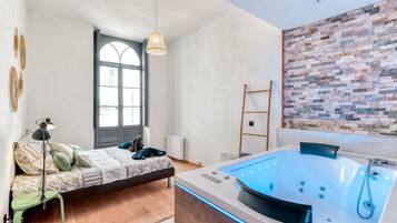 1 bedroom, desk, iron/ironing board, free WiFi