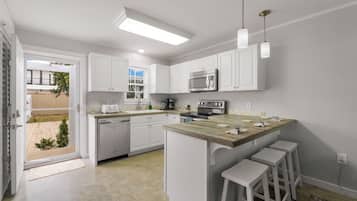 KylskÄp, mikrovÄgsugn, ugn och spishÀll