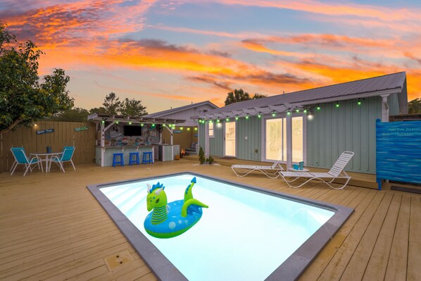 Outdoor pool, a heated pool