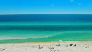 NĂ€ra stranden, solstolar och strandhanddukar