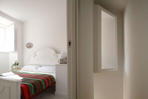 2 dormitorios, cuna de viaje, wifi gratis y ropa de cama