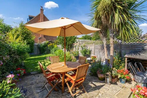 Very Pretty 2 BR Cottage On Edge of National Trust