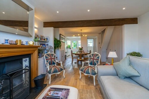 Very Pretty 2 BR Cottage On Edge of National Trust