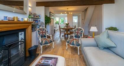 Very Pretty 2 BR Cottage On Edge of National Trust