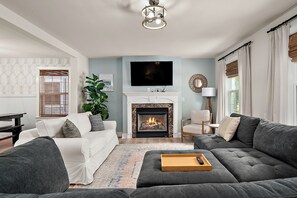 Smart TV, fireplace