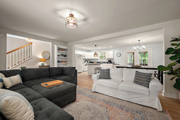 Smart TV, fireplace