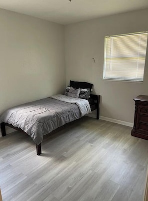 3 多间卧室、收费 WiFi