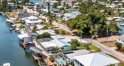 PERFECT FAMILY GETAWAY - 3 Bedroom / 2 ½ Bath w/ 60' Boat Dock & Private Pool