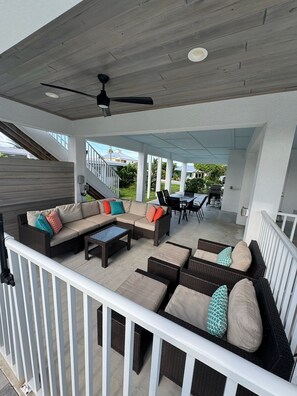 Outdoor dining - PERFECT FAMILY GETAWAY -  3 Bedroom / 2 ½  Bath w/ 60' Boat Dock & Private Pool (Saint James City)