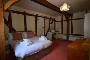 2 bedrooms, iron/ironing board, free WiFi, bed sheets - Haywain Cottage - sleeps 3 guests  in 2 bedrooms (Cradley)