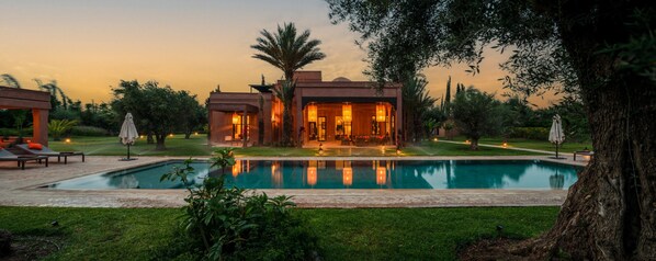 Piscine extérieure, piscine chauffée