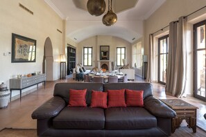 TV, peis og DVD-spiller