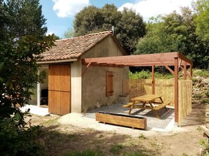Outdoor dining - Under the priory's spell (Saint-Julien)