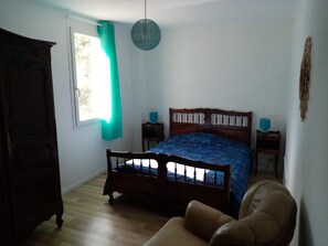 1 bedroom, iron/ironing board, travel cot - Under the priory's spell (Saint-Julien)