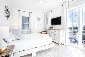 4 bedrooms, iron/ironing board, travel crib, free WiFi - Bay side home in a lovely, gated community, beach gear, pools, hot tub! (Port Saint Joe)