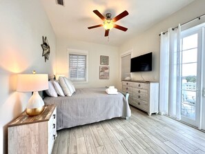 4 habitaciones, tabla de planchar con plancha y cuna de viaje